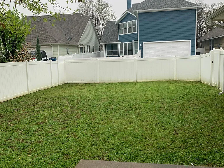 1051 Elm Dr — Photo 27
