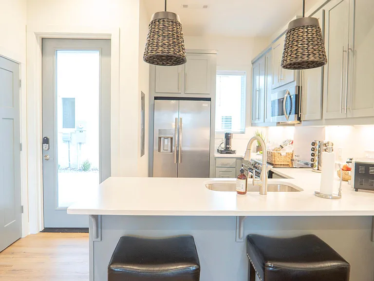 356 S Hill Ave — Photo 9
