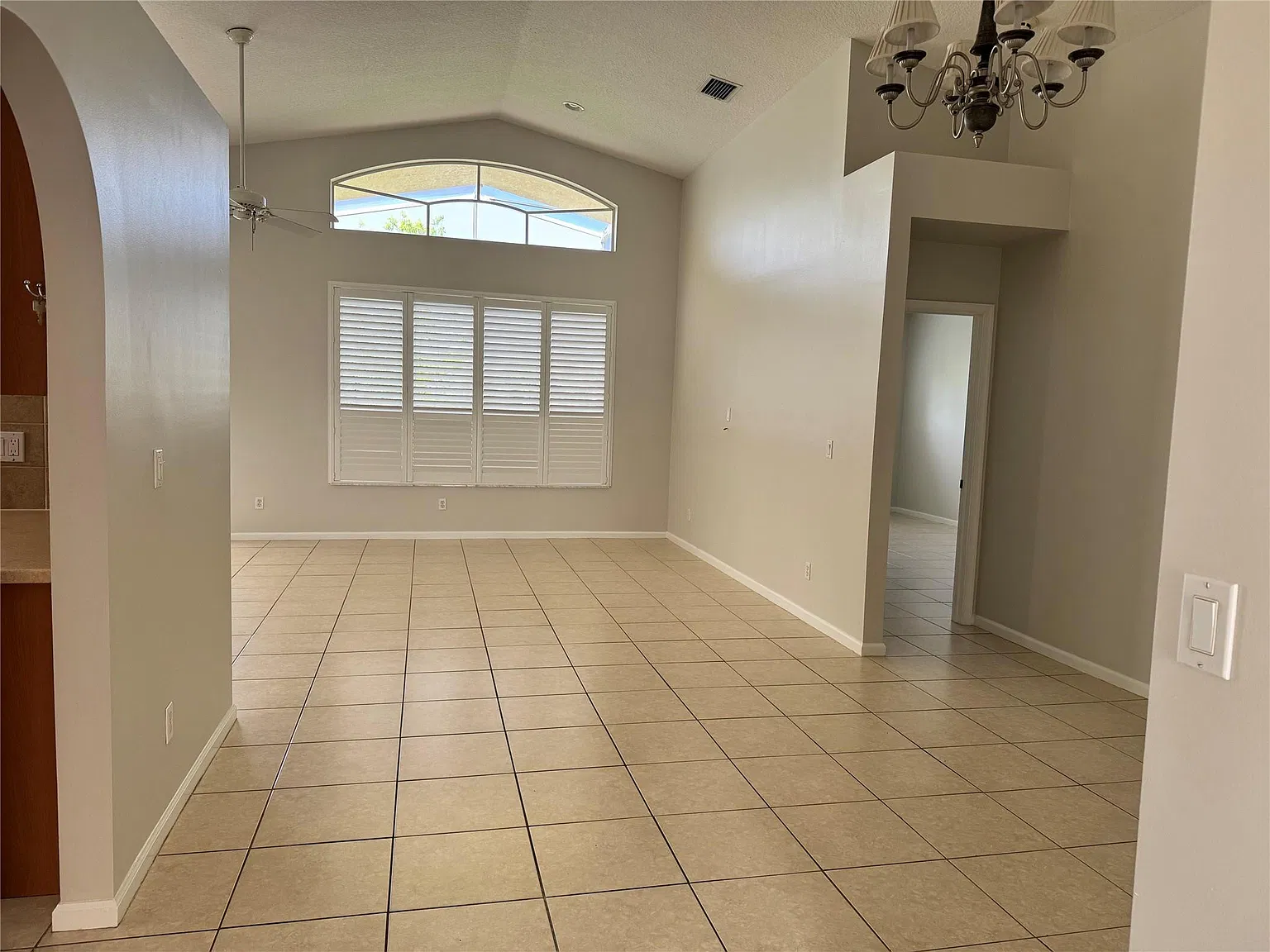 3 bed, 2.0 bath, 1883 sqft, $3,000 — Photo 4