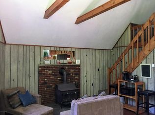 1113 Black Bear Ln, Long Pond, PA