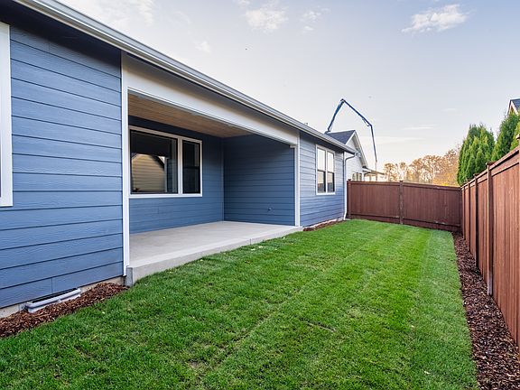 2014 - Grady Plan - Features and colors may differ.