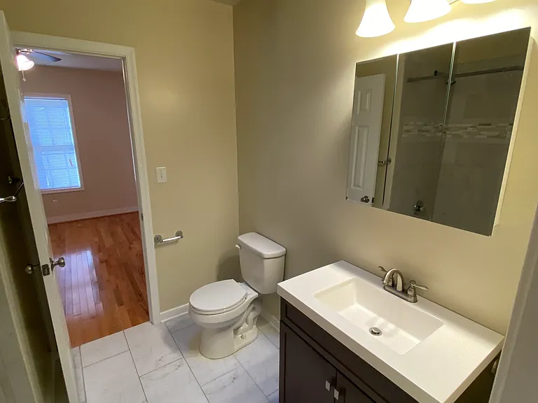 3200 Rosewood Ave — Photo 13