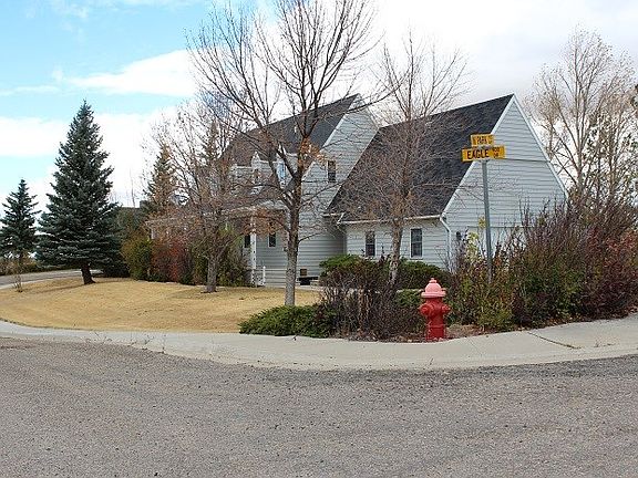2nd image of 910 Eagle Dr