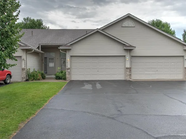 1016 Honeysuckle Ln, Cambridge, MN 55008
