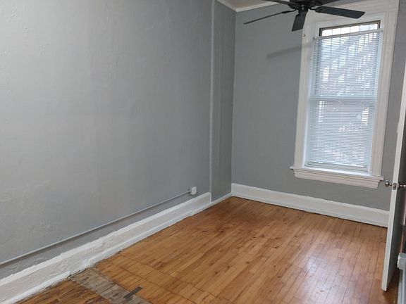 4th image of 1755 1/2 W Division St #3R