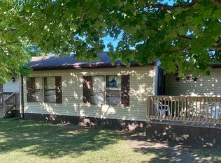 1508 S 11th St, Prairie Du Chien, WI 53821
