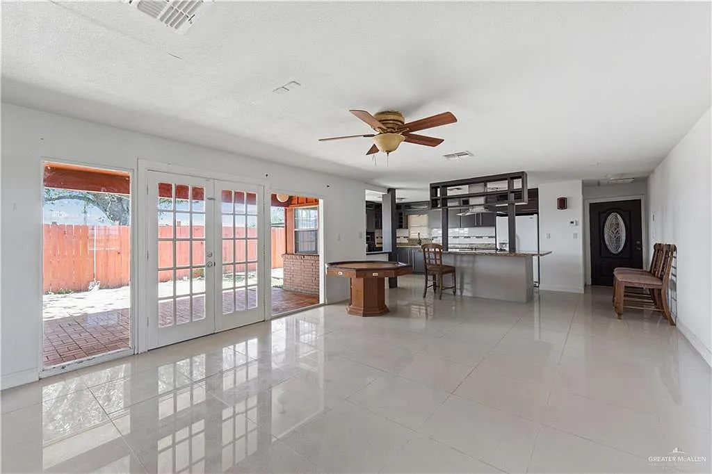4 bed, 3.0 bath, 3347 sqft, $3,500 — Photo 2
