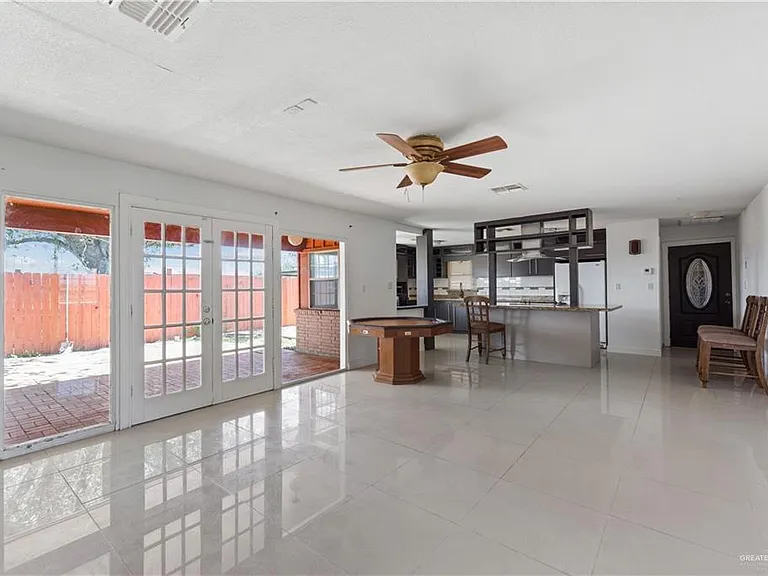 3208 N Westgate Dr — Photo 2