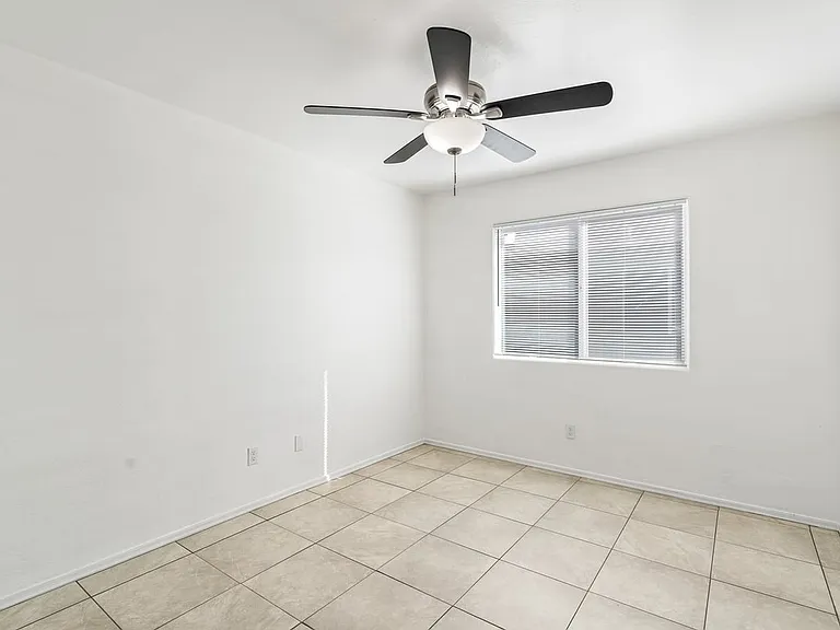 6727 S 5th Ave — Photo 15