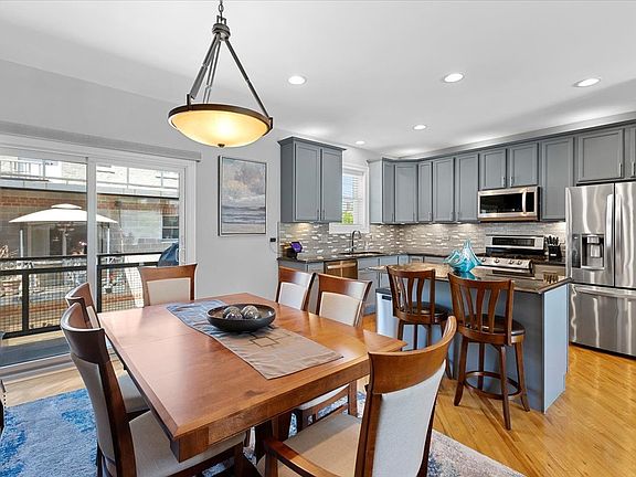 5th image of 6168 N Ravenswood Ave #B