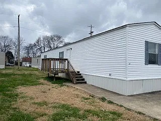 822 Monroe Ln — Photo 1