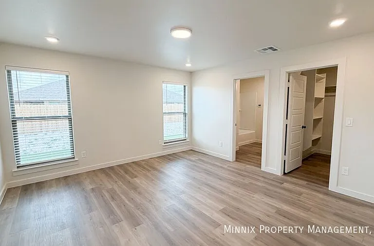2161 Langford Ave — Photo 8