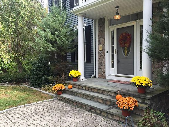 2nd image of 530 Blackstone St