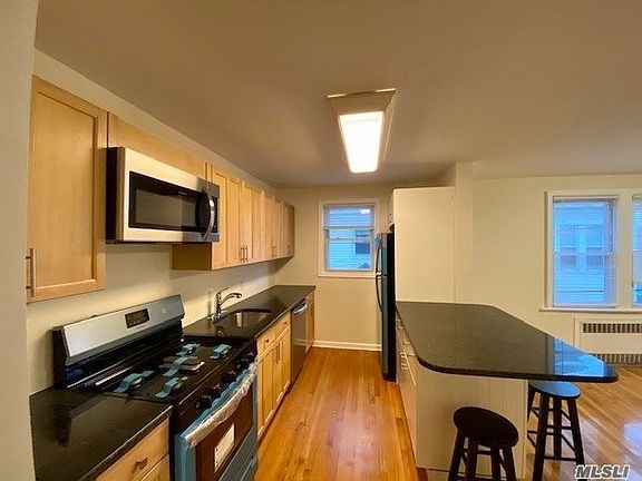 3rd image of 507 Laurelton Blvd #2A