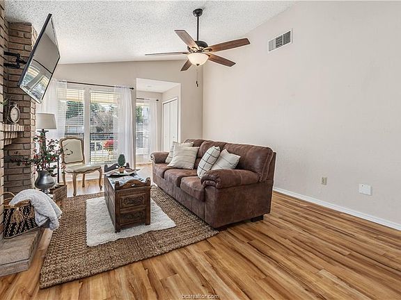 4th image of 2915 Fairchild Dr