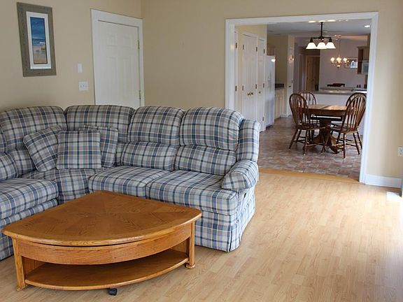 3rd image of 4 Sandstone Dr