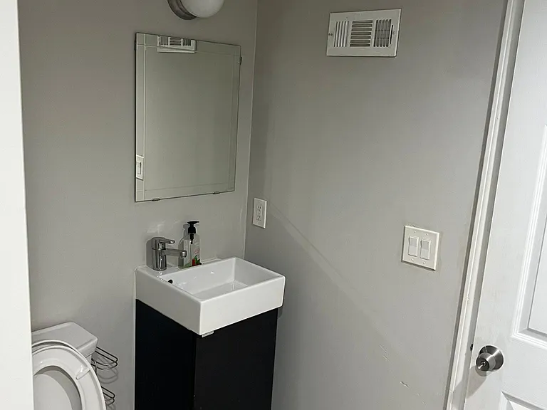 2166 Larchwood Rd SW — Photo 5