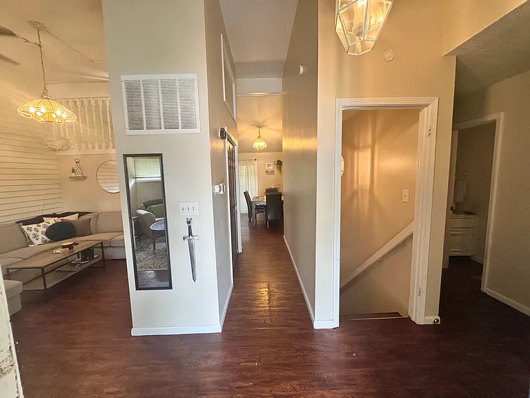 2506 University Dr — Photo 2
