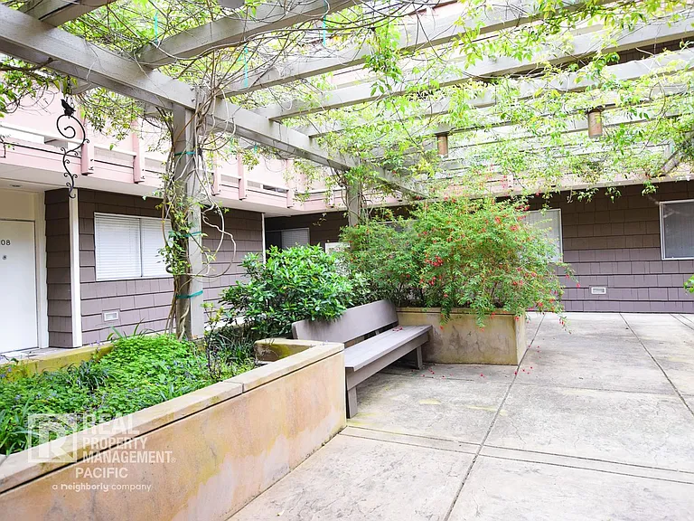 2601 College Ave #111 — Photo 2