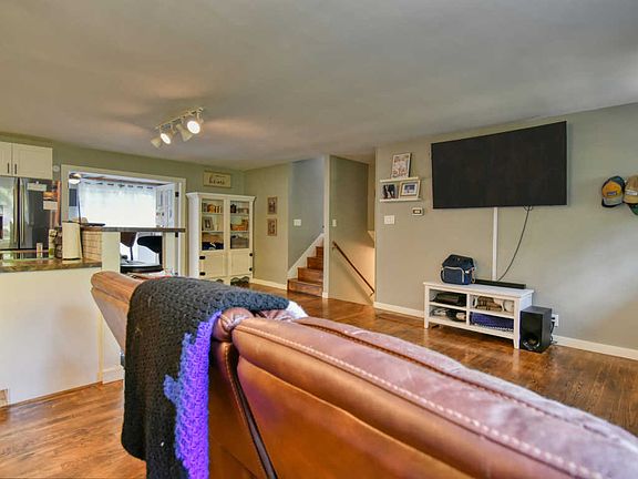 5th image of 8627 Diana Ln