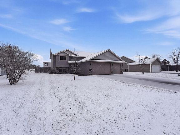 4th image of 811 2nd Ave SW