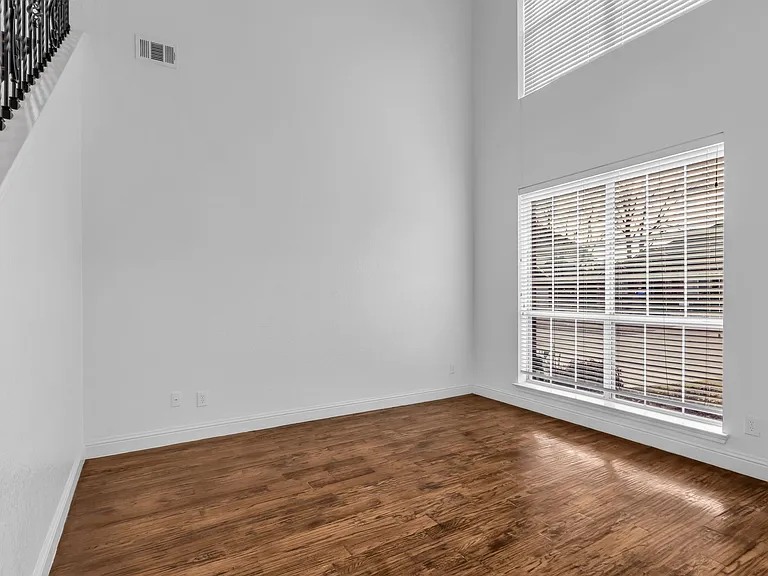 3010 Lena Dr — Photo 26
