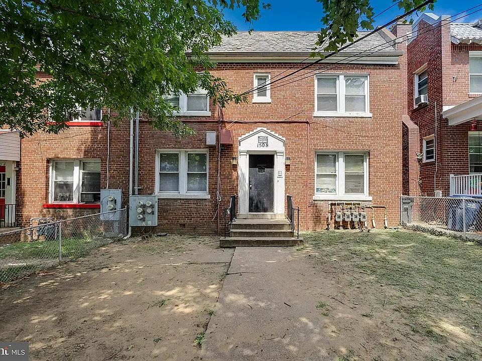 1508 V St SE
