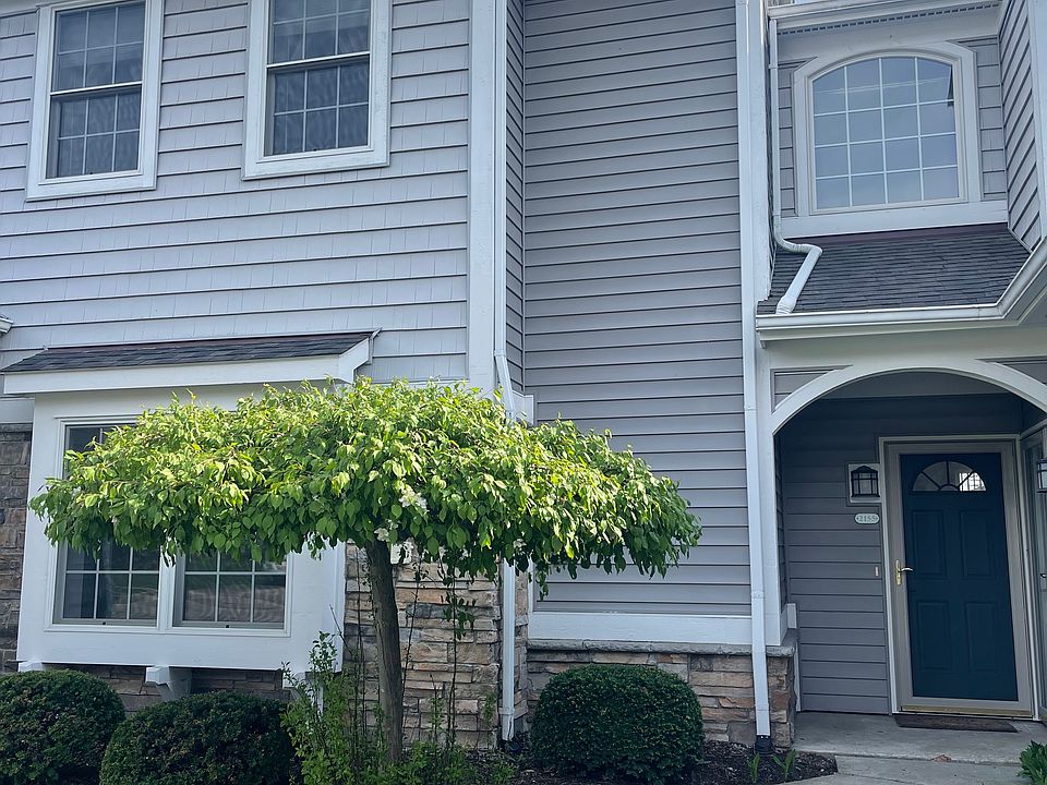 1st image of 2155 Carriage Hill Cir