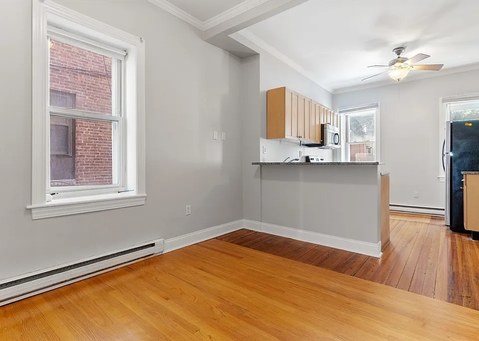 291 W 3rd St #1