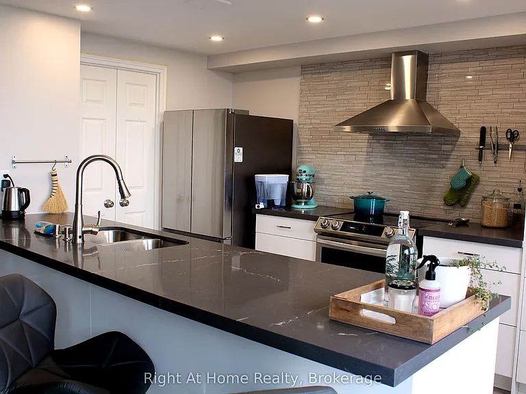 1360 Rathburn Rd E #1509 — Photo 5