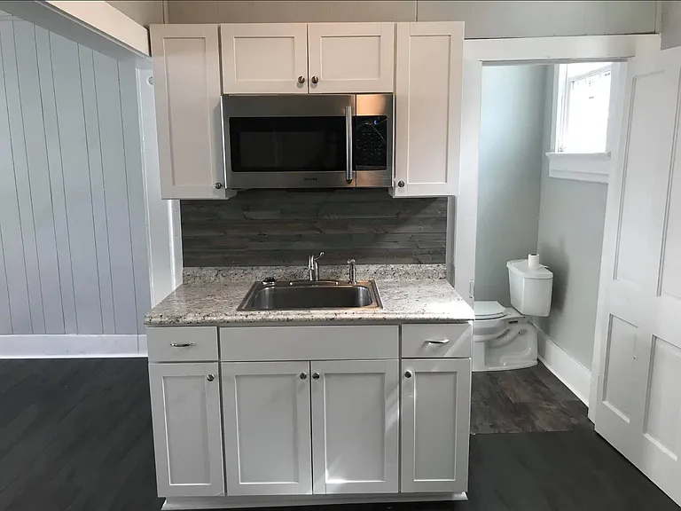 613 Hess Ave #1 — Photo 7