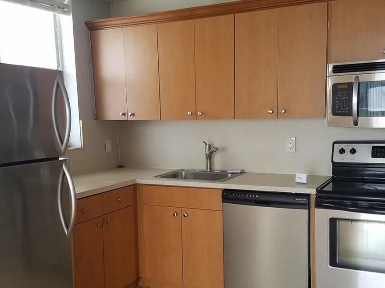 1801 S Treasure Dr #17 — Photo 3