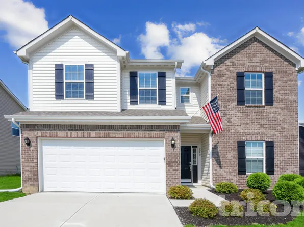 2252 Silver Spoon Dr, Greenfield, IN 46140