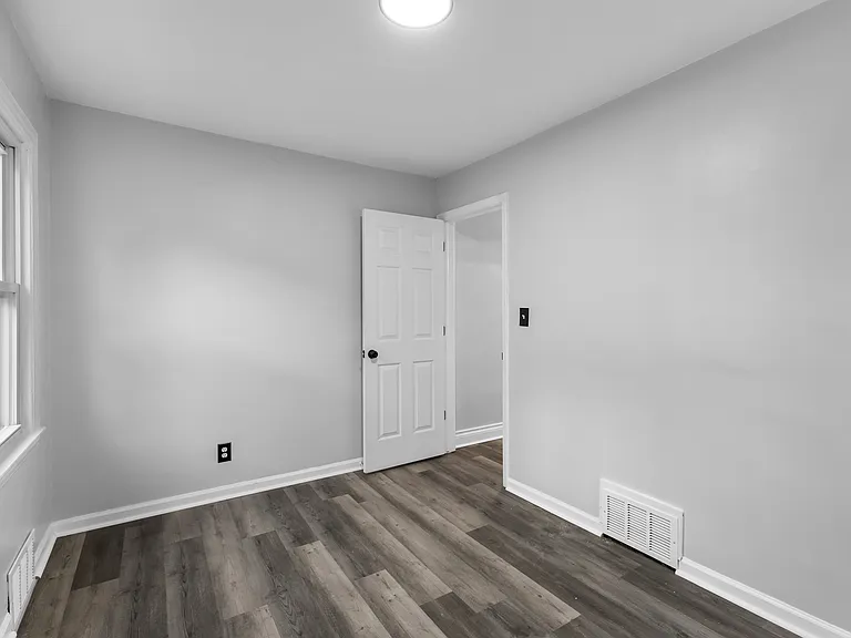 929 White Ave — Photo 7