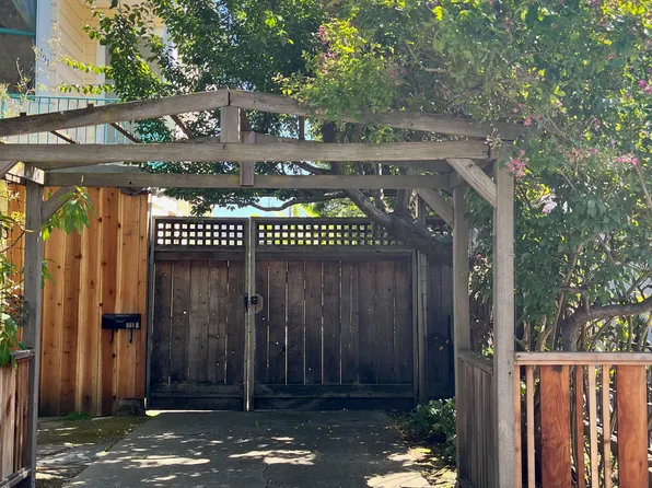 451 44th St #B, Oakland, CA 94609
