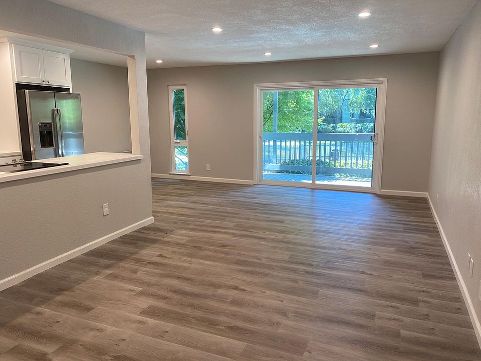 1st image of 84 Laurie Meadows Dr