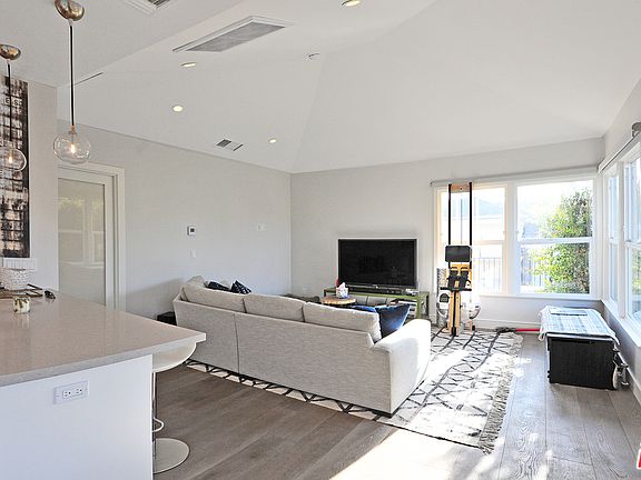 3rd image of 951 9th St #955