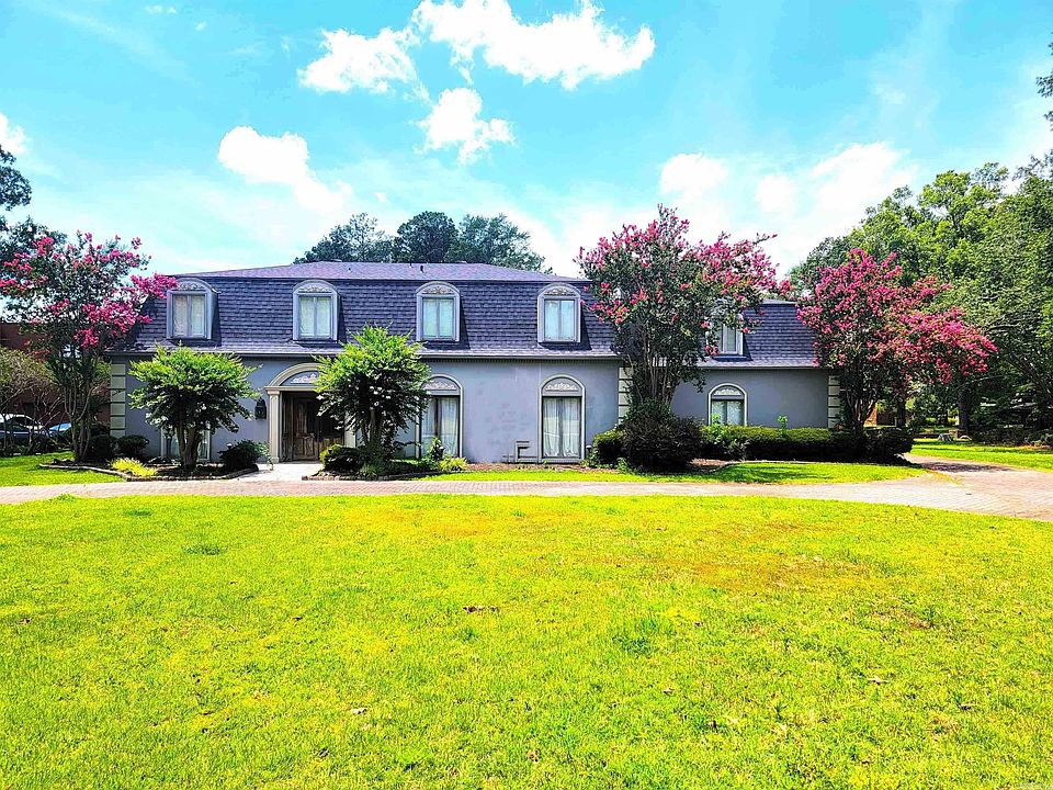 1st image of 3 Elmwood Cir