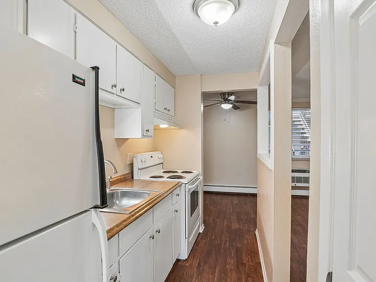 Lorinda Apartments — Photo 36