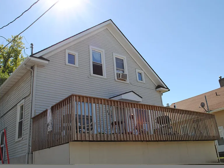 512 Clark St — Photo 1