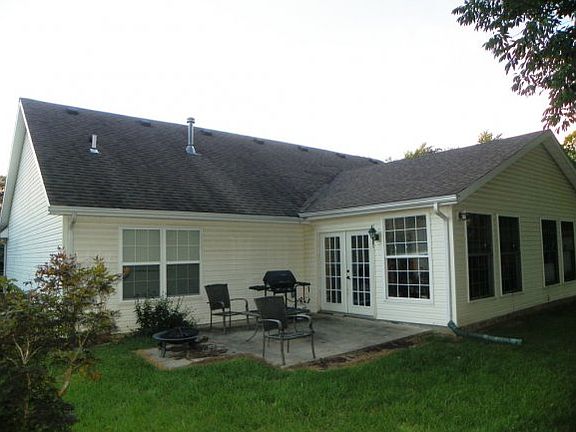 3rd image of 409 Winding Brook Dr