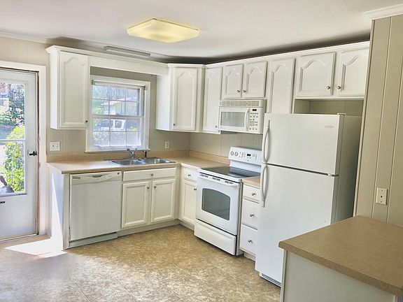 3rd image of 61 Brookwood Ter #B