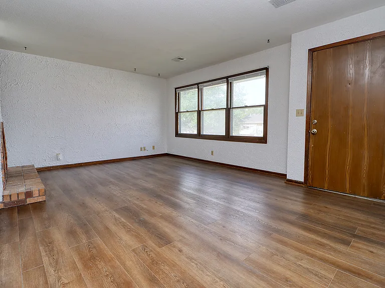 5521 S 42nd Street Ct — Photo 3