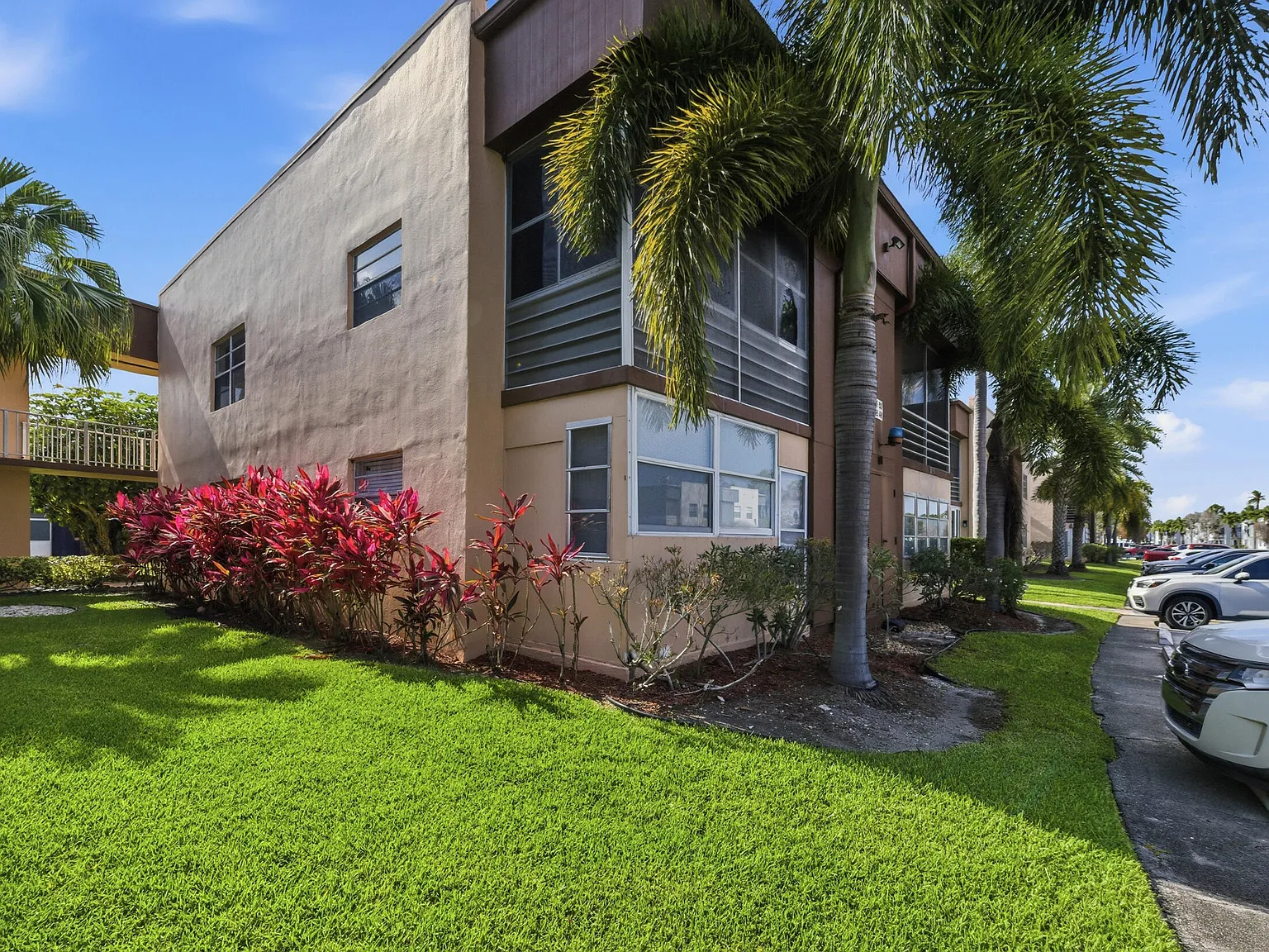 1 bed, 1.5 bath, 760 sqft, $2,000 — Photo 2