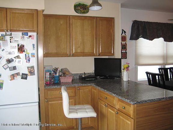 5th image of 54 Seaver Ave