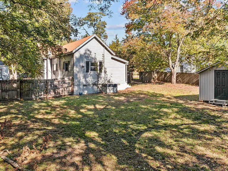 316 Bowen St — Photo 6