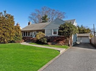 23 Whitman Ave, Syosset, NY 11791