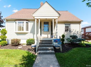 28574 Pardo St, Garden City, MI 48135