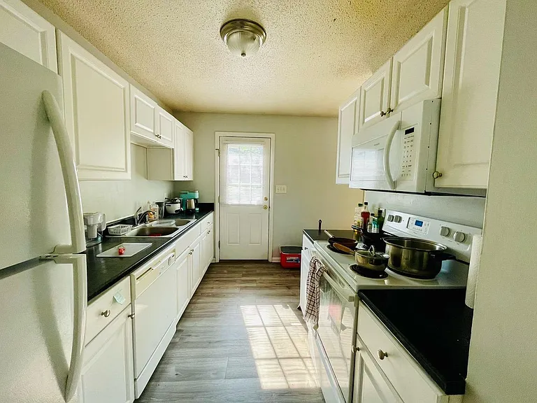 505 Hillsborough St — Photo 1