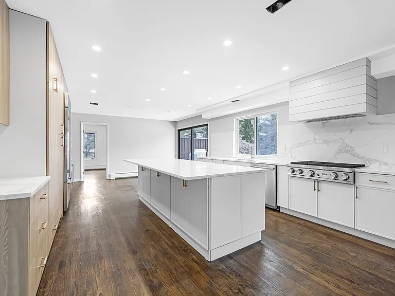 NEW coustom kitchen opens to deck
